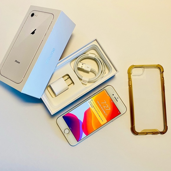 📱iPhone 8 | White & Silver | 64g | NEW Apple Charger | EUC - Picture 7 of 11